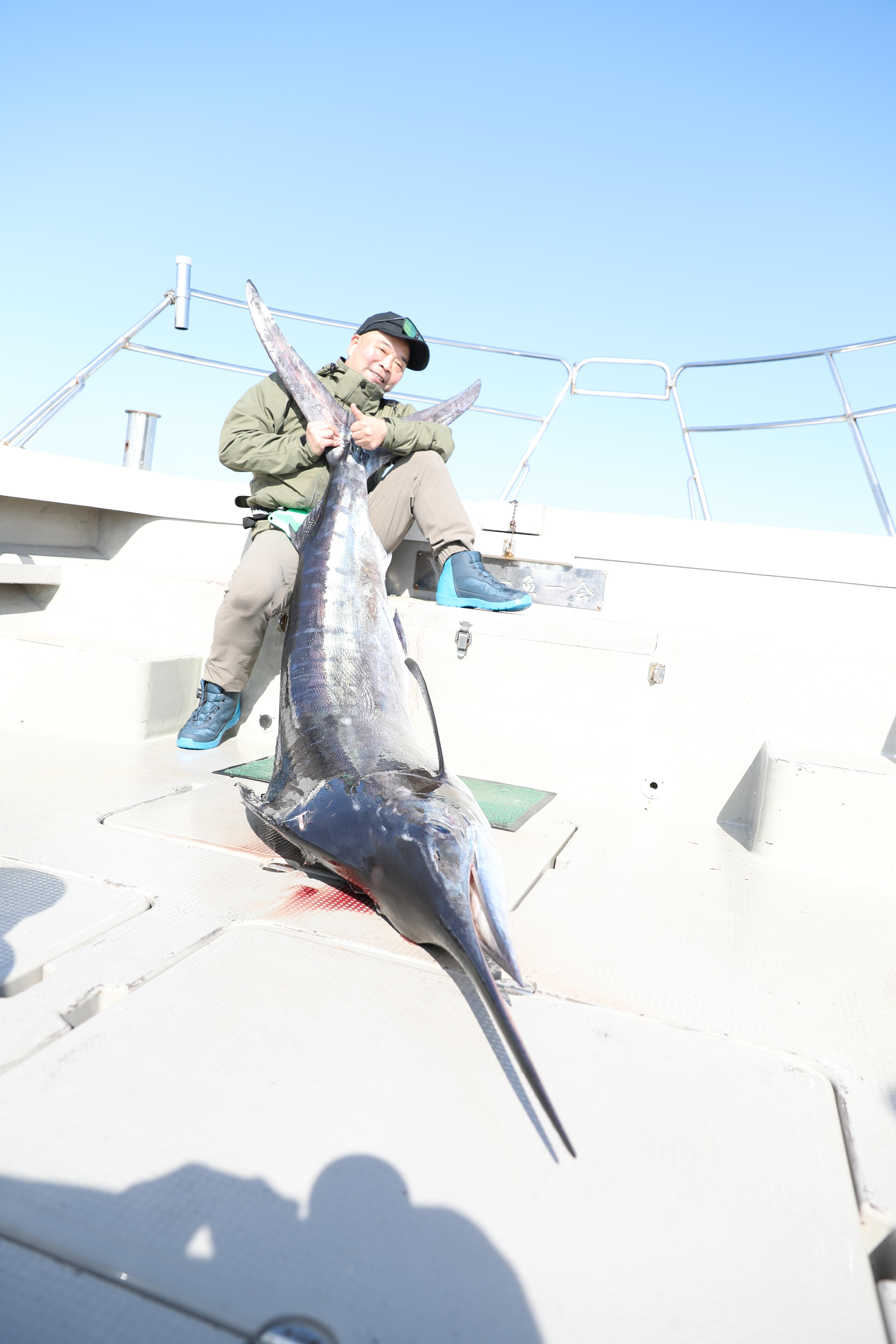 日本海域竟有此等巨物，钓鱼人还等什么？快点集结来消灭它们