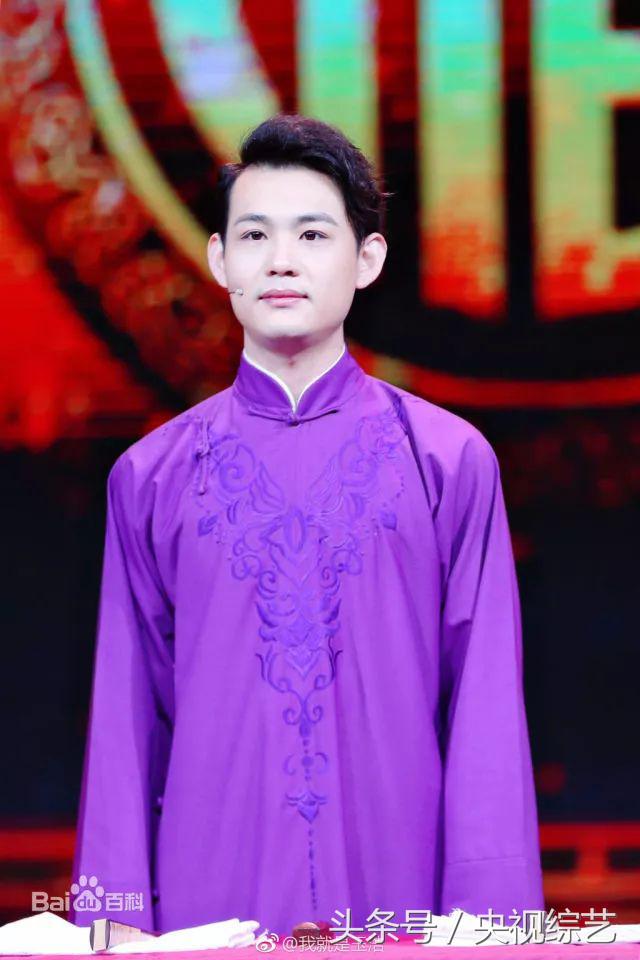 前喀麦隆国青队队员展示花式足球脚法,黄金舞台秒变绿荫场!