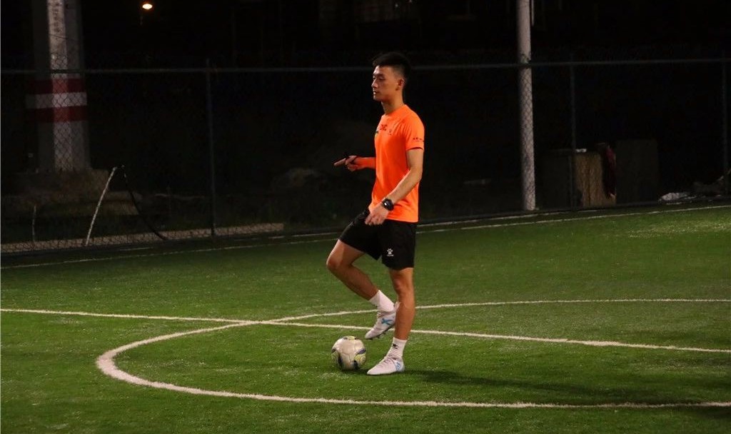 明明可以靠颜值,偏偏追逐足球梦