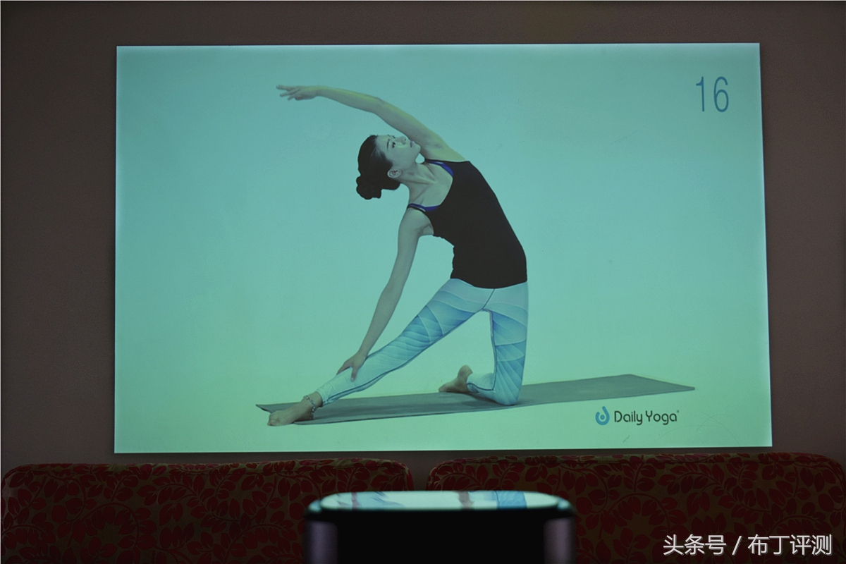 坚果j7s多少流明,坚果j7是长焦还是短焦