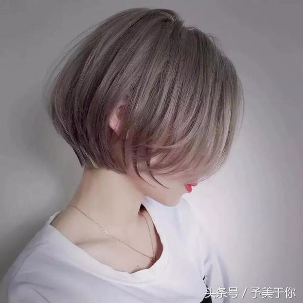 最近流行的造型烫发,瘦脸中长款烫发