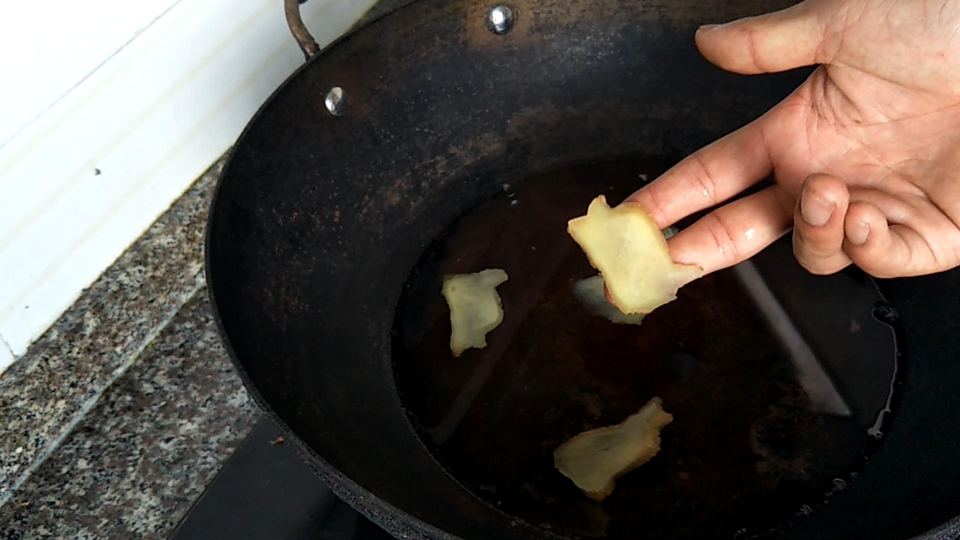 40岁长斑的女性吃什么祛斑最好,更年期女性脸上长斑是什么原因