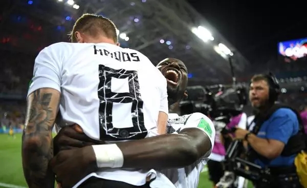 德国队1-2遭日本队逆转,世界杯韩国2-0德国瑞典最新消息