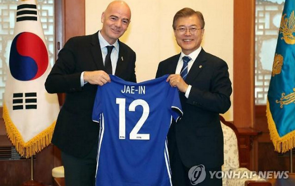 文在寅安慰孙兴慜,孙兴慜哭了德布劳内安慰