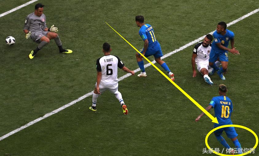 内马尔球裤被扯破,内马尔足球袜破了