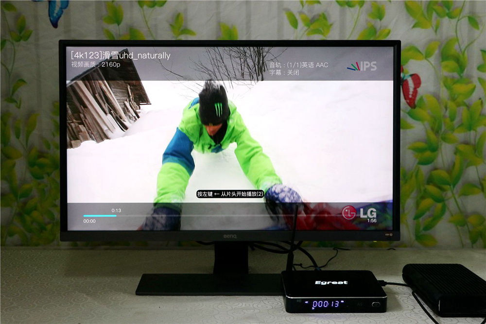 分享我自己在书房用的32英寸显示器,影音娱乐都很爽!