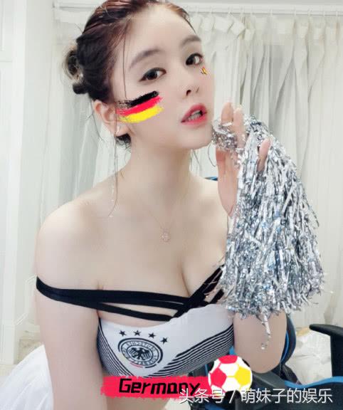 张琪格化身足球宝贝晒直播,好身材一览无余,网友:“球王”够拼