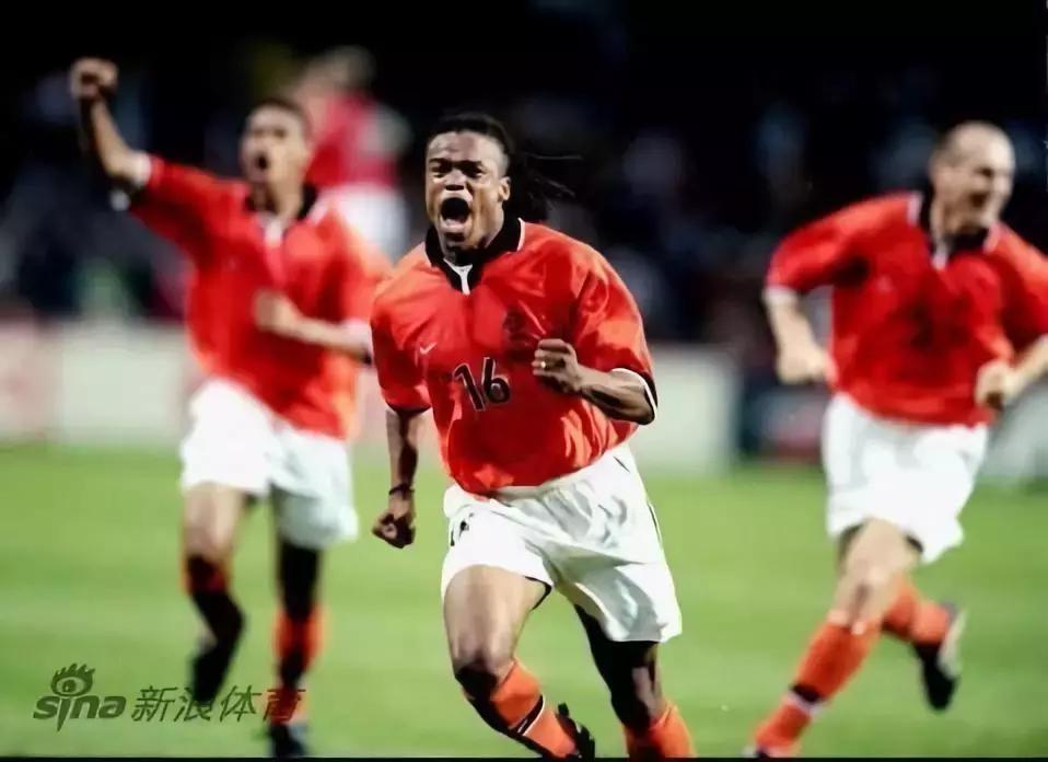 踢一场足球多少分钟,踢一场足球需要休息几天