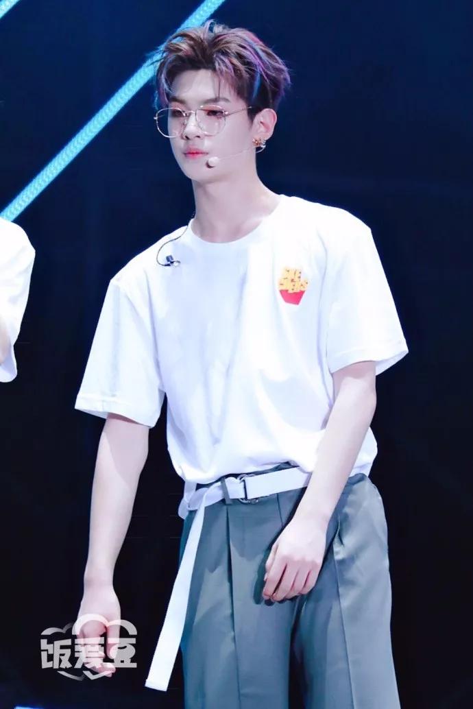 乐华七子采访范丞丞突然看镜头,next乐华七子巡演黄明昊范丞丞