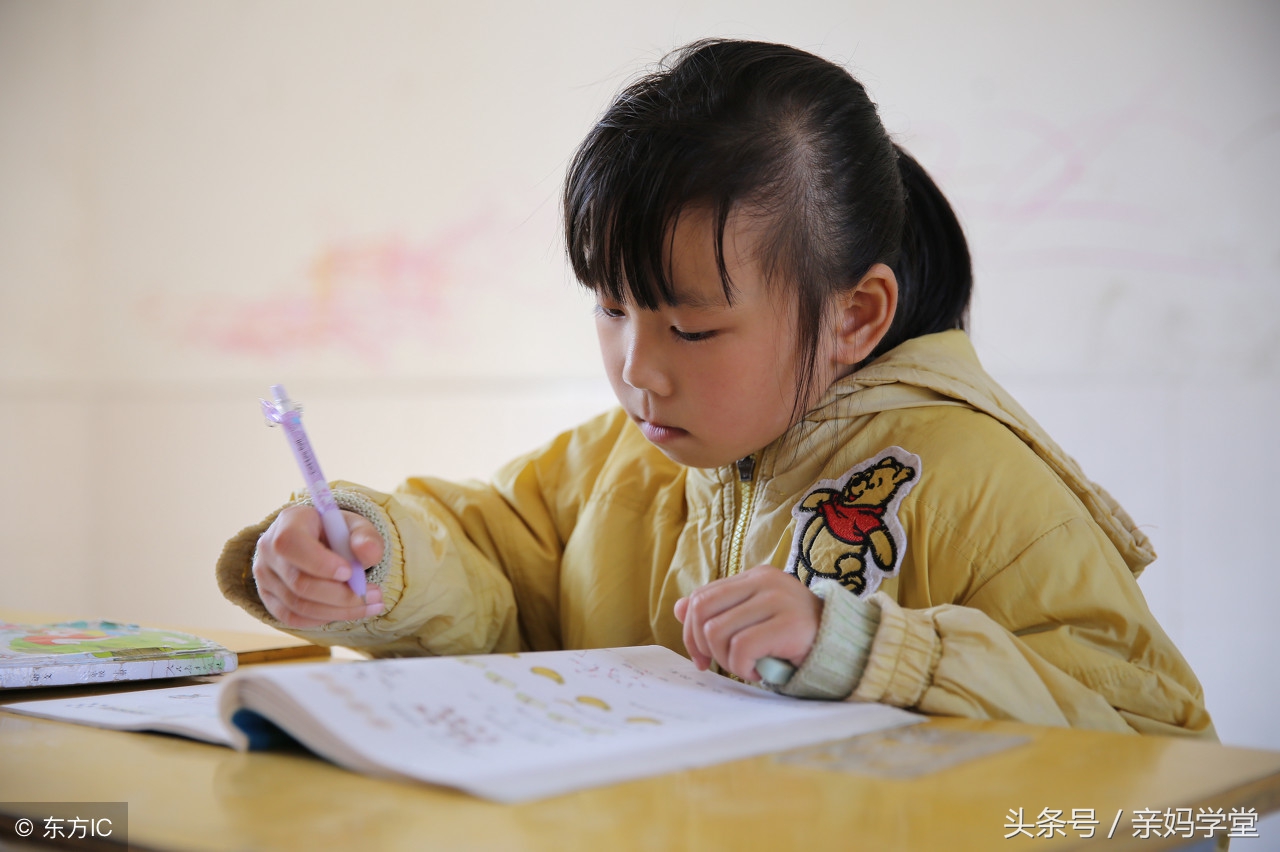 孩子不爱做作业一直哭闹,孩子不愿意做作业是家长的问题吗