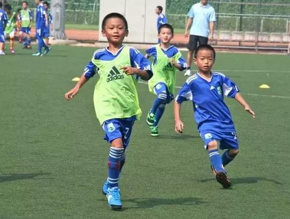 荆州少儿足球培训,湖北有名的足球学校