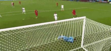 梅西也做过c罗的动作吗,梅西不满裁判判罚称var未起作用