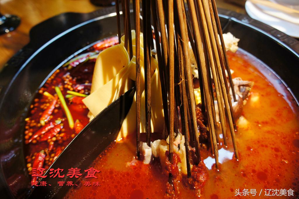 音乐配美食如歌如戏，酒吧加上串串香是一种什么样的体验