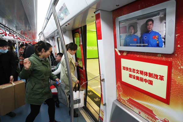 绿色主题列车复兴号,很好看的高级火车