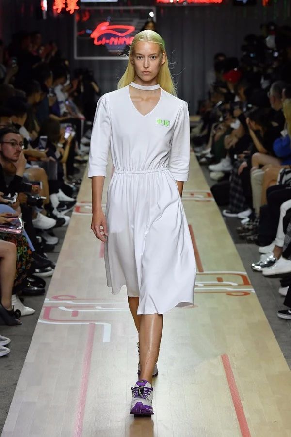 国潮崛起李宁的逆袭之路,国潮李宁的巅峰和衰落