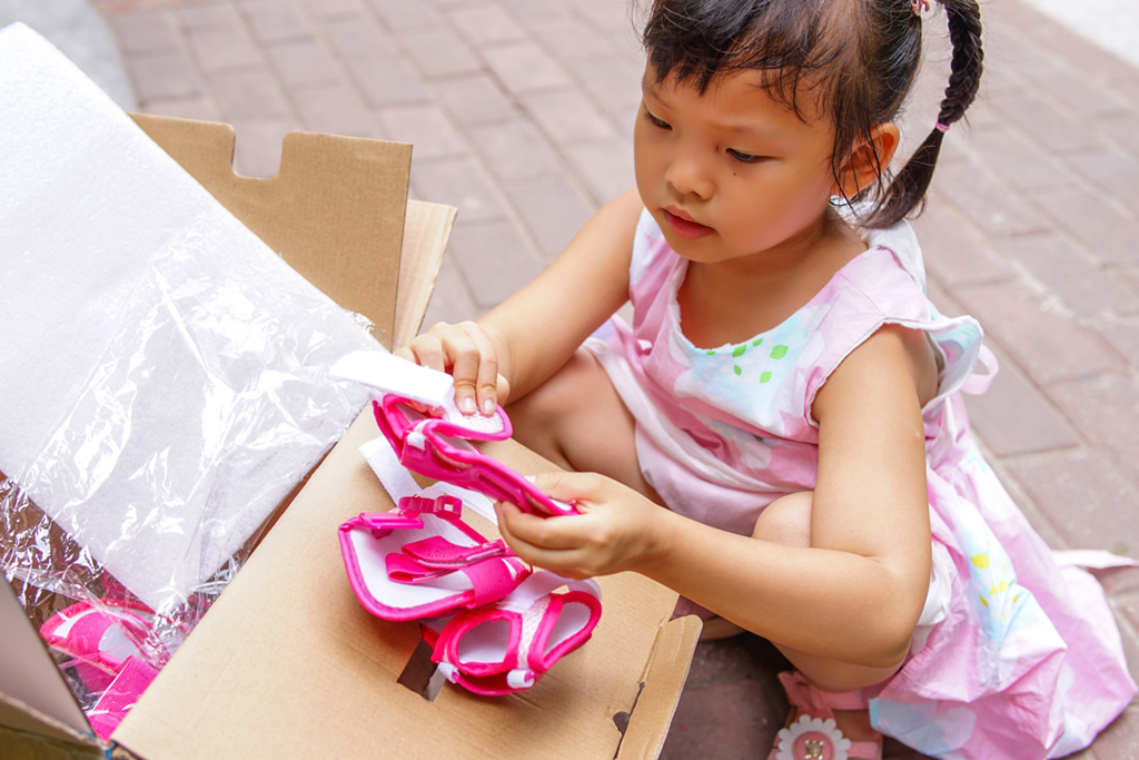 带辅助轮的溜冰鞋,儿童乐秀轮滑鞋新款