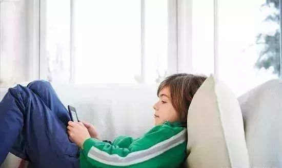 含胸驼背影响身材怎么调整,含胸驼背对内脏的危害