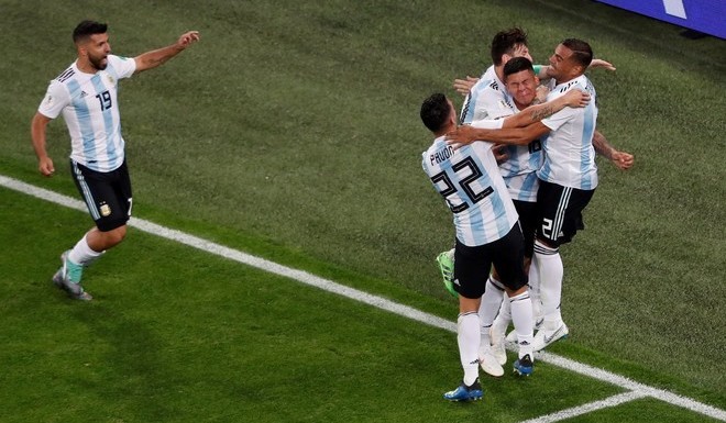 阿根廷梅西挥臂庆祝,达尼埃尔罗霍庆祝梅西夺冠