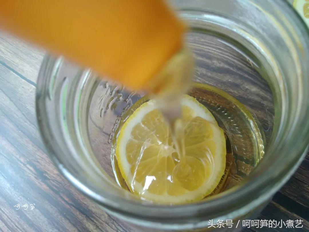 怎么做蜂蜜柠檬水超好吃又好看,柠檬水的做法简单又好喝不加蜂蜜