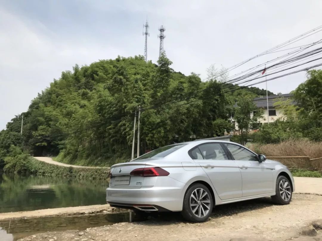 大众朗逸和宝来哪个更值得买,10万左右大众宝来和朗逸推荐哪款