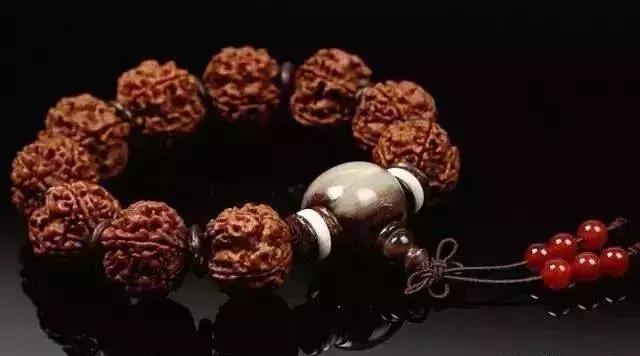 戴什么手串对男人身体好,男士戴小凤眼手串的好处