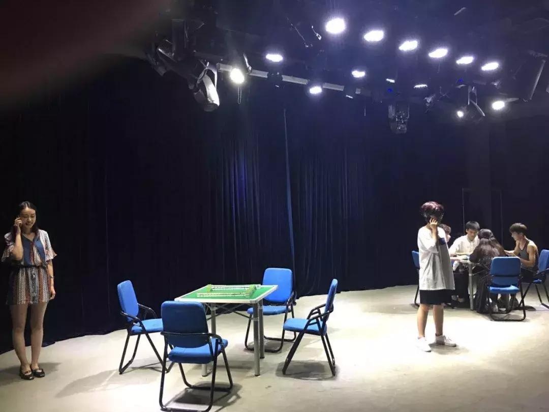 上个周末的群艺馆可以说是情义与情怀双结合，原因何在？快看正文！