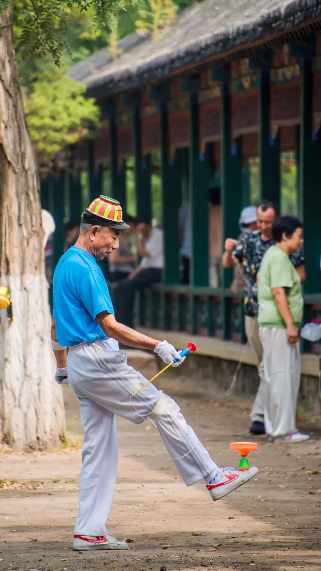 天津人八成有这样的朋友：浑身匪气说话冲肺管子，顾家又无微不至