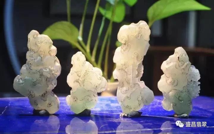 栩栩如生的翡翠原石居然被当做花盆底座