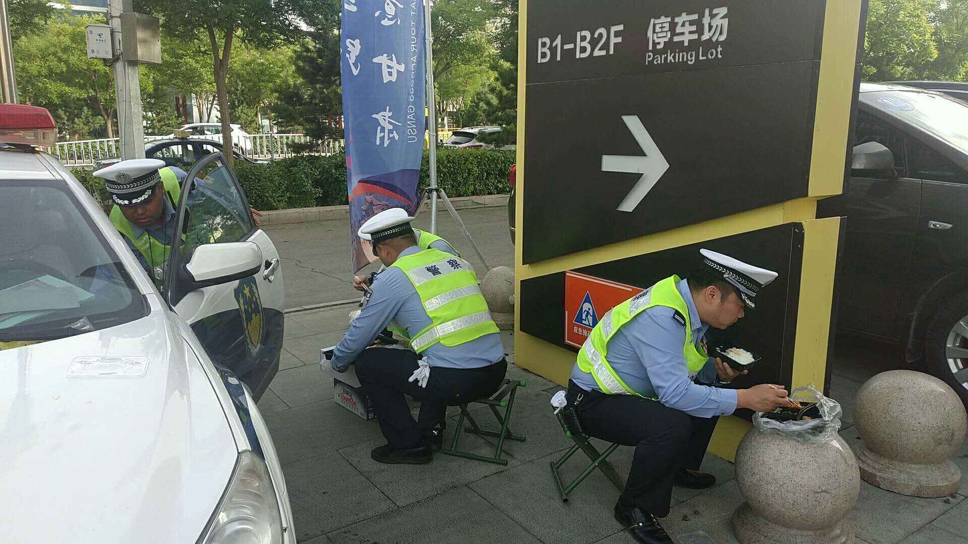 因为他们，盛会期间嘉峪关道路如此通畅——第八届敦煌行·丝绸之路国际旅游节期间道路交通安保工作纪实