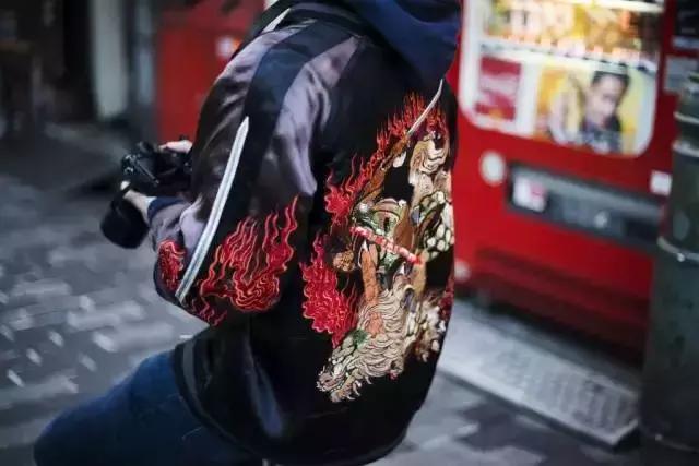 确认过眼神穿你的衣服,确认过眼神是个奇怪的人