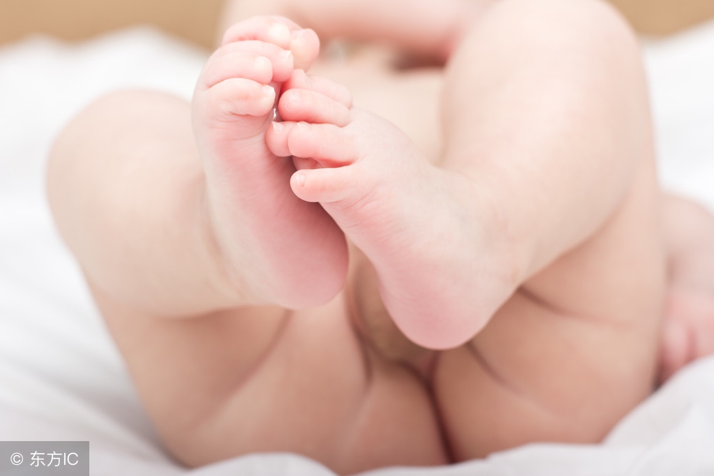 小宝宝红屁股有什么好药,婴儿屁股有小红点可以用护臀霜吗