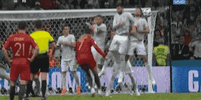 c罗电梯球绝技原理,c罗的落叶球绝技