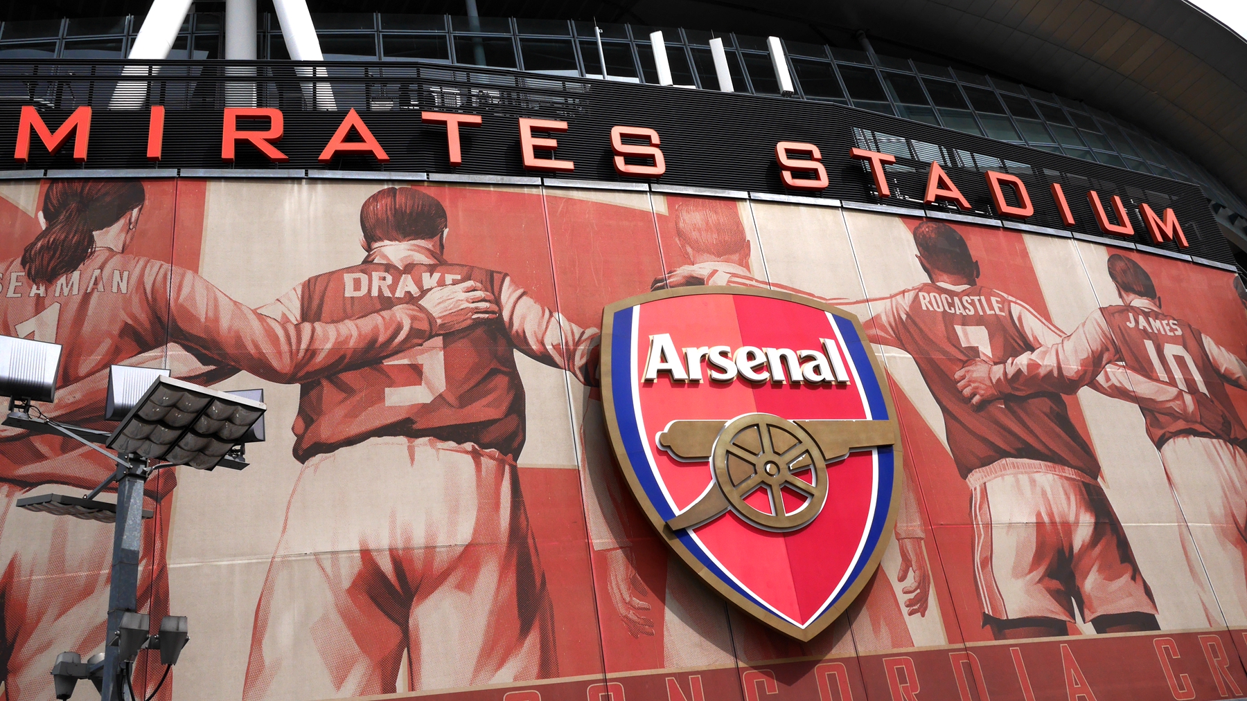 在伦敦和巴黎相约旅行,在伦敦约会