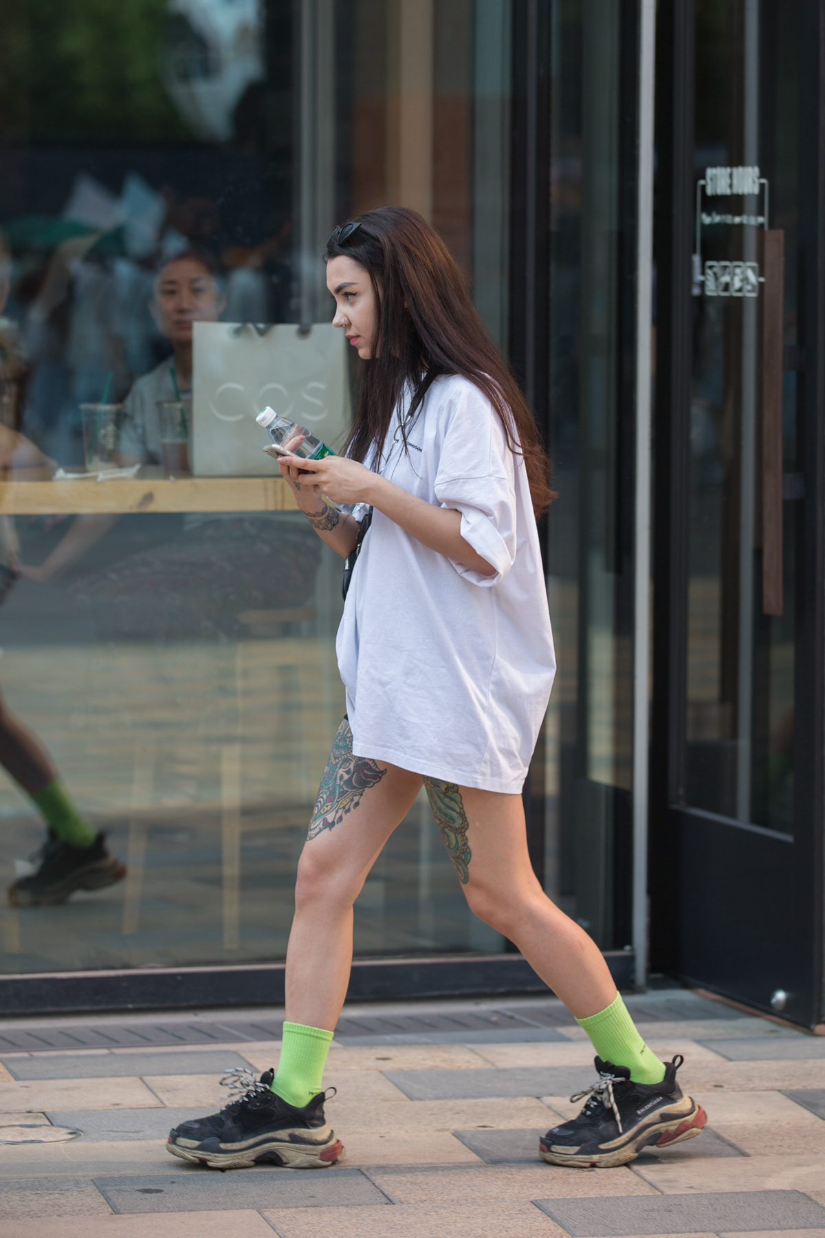 39度高温，热成狗都不脱的老爹鞋，初恋般的感觉~行走式街拍