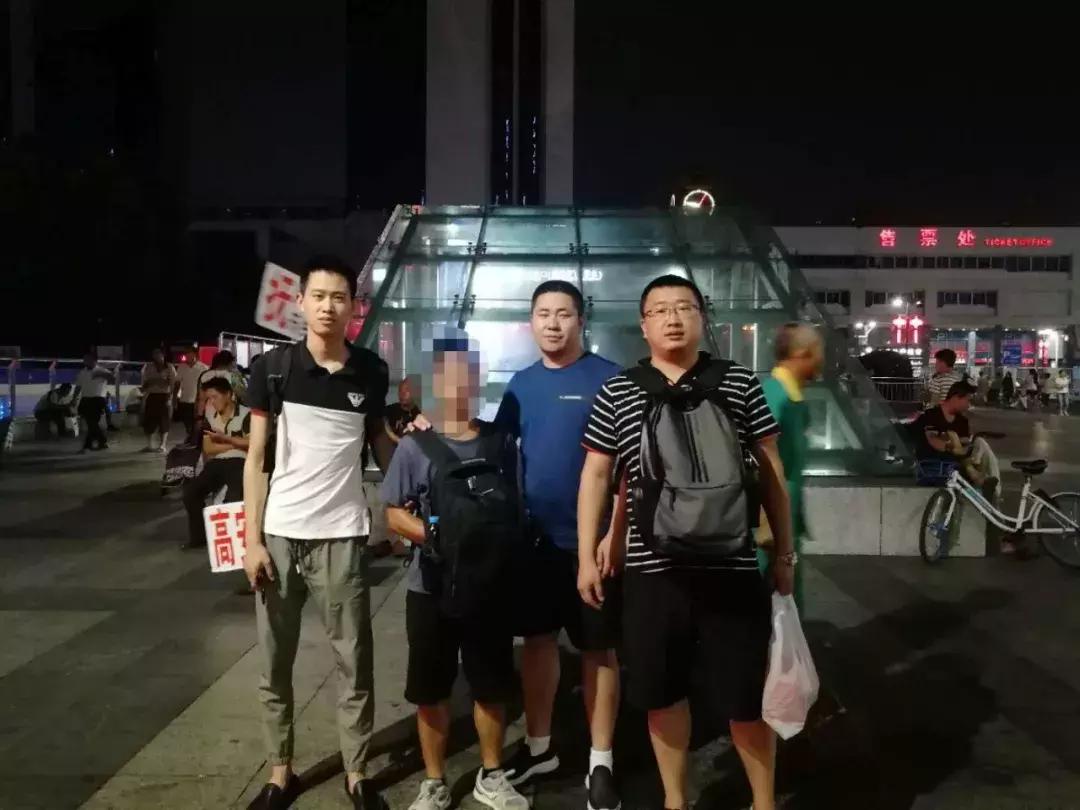 刑警支队破获一起网络贩枪案件,破获特大贩枪