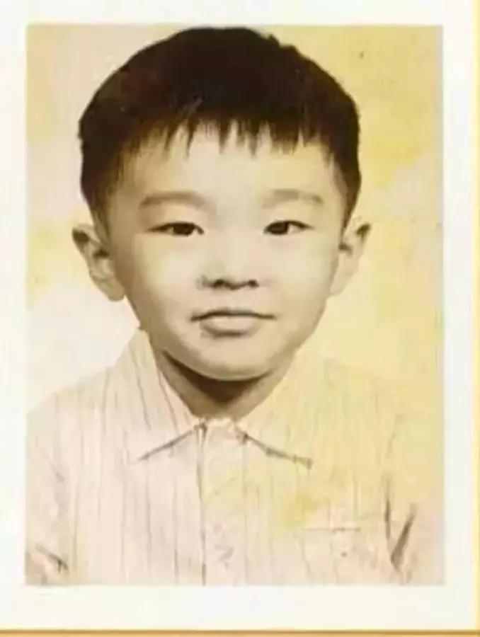 周星驰身患孤独绝症,憔悴老态:我让全世界笑过,岁月却没饶过我