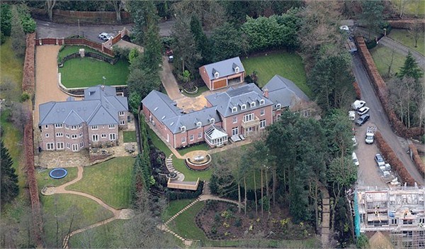 足球巨星家里穷,足球巨星大部分都来自贫民窟