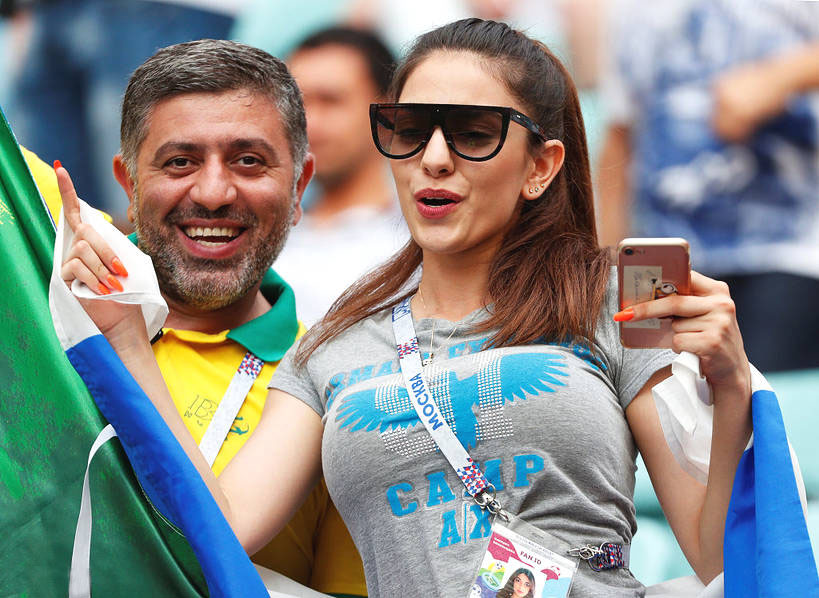 世界杯看台女生,世界杯看台上的女球迷