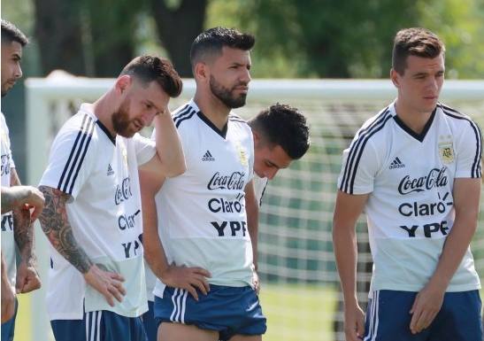 削发明志！梅西带头阿根廷全队换清爽发型誓破淘汰赛不进球魔咒