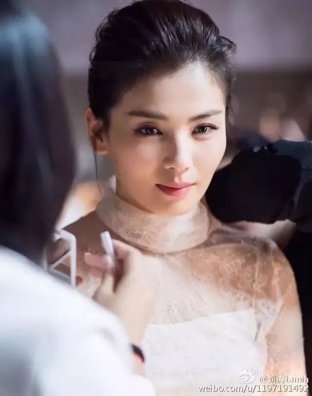 杨幂的刘海发际线,杨幂隐藏发际线的刘海