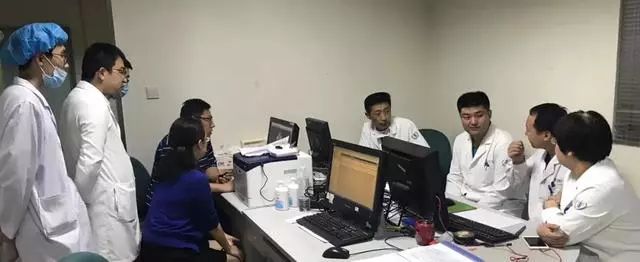 揪心！13厘米竹签插入两岁娃嘴里生命垂危！做家长的千万要注意！