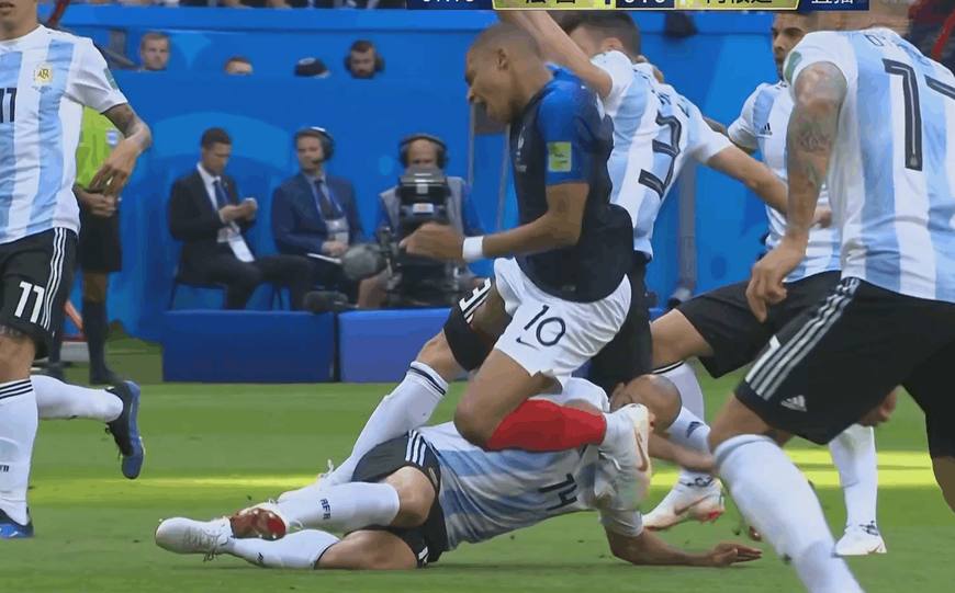 阿根廷铁卫打篮球,输球又输人连进五个三分