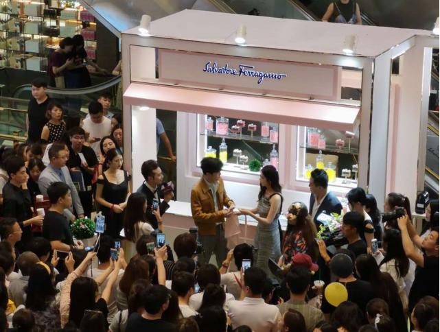 辛博颖儿助阵菲拉格慕兰州国芳，等你来pick