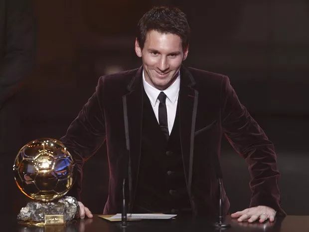 梅西和c罗19岁的照片,梅西和c罗同一天告别