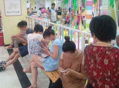 小孩玩蹦床受伤几率,小孩玩蹦床受伤谁的责任大