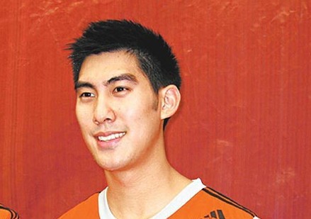 39岁流行天后频施“换脸*法大**”，网友：果真是一入整形深似海！