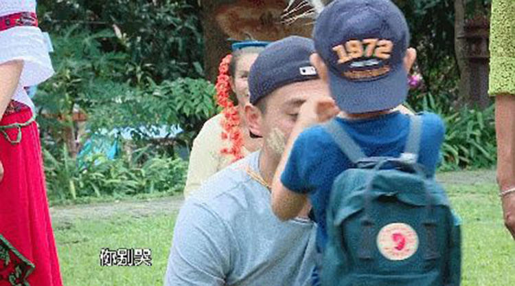 北极狐双肩包雾灰粉16升还有吗,比北极狐好看的双肩包