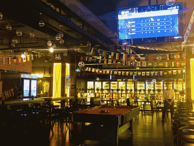 内马尔巴黎看球,内马尔17-18赛季球衣签名