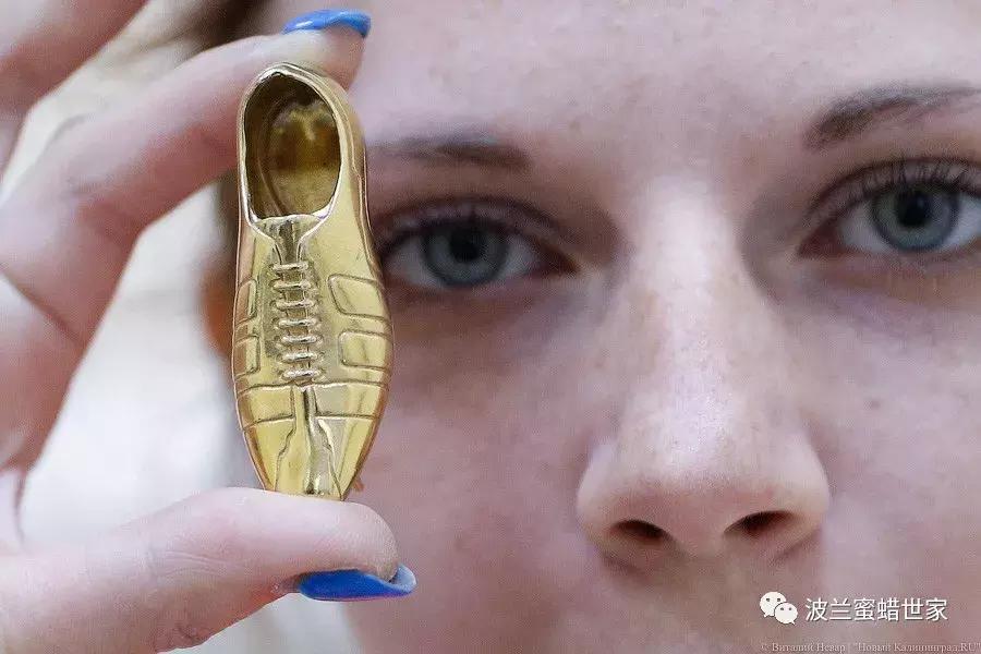 趁着世界杯，俄罗斯又做了一波琥珀的广告，诚意创意满分666