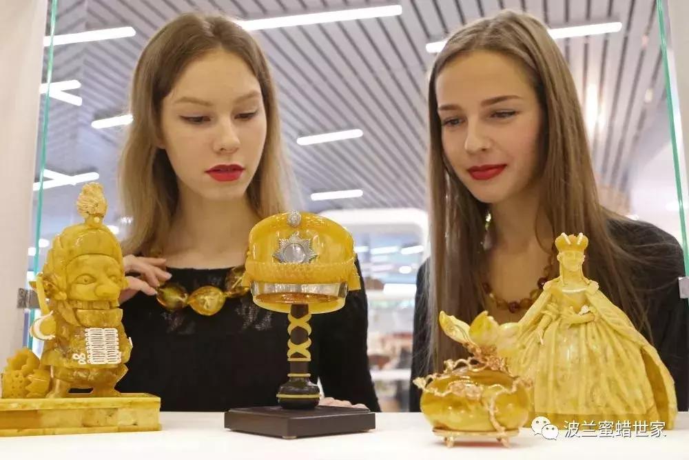 趁着世界杯，俄罗斯又做了一波琥珀的广告，诚意创意满分666